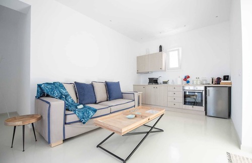 Kanalia Apartment | One-Bedroom Apartment, access to Shared Swimming Pool, Sea View (3A Seaside)