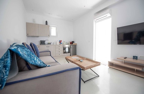 Kanalia Apartment | One-Bedroom Apartment, access to Shared Swimming Pool, Sea View (3A Seaside)