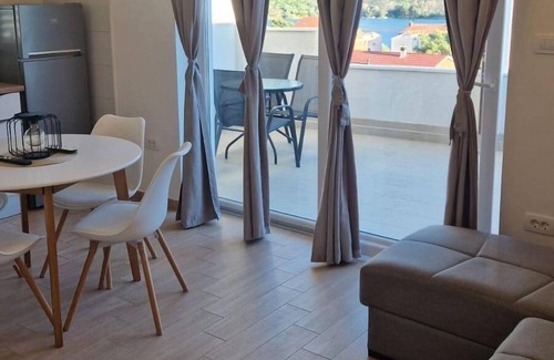 Grebastica Apartment | One bedroom apartment with terrace and sea view Grebaštica, Šibenik (A-4254-d)