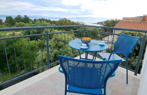 Rogac Apartment | One bedroom apartment with balcony and sea view Rogač, Šolta (A-21346-b)