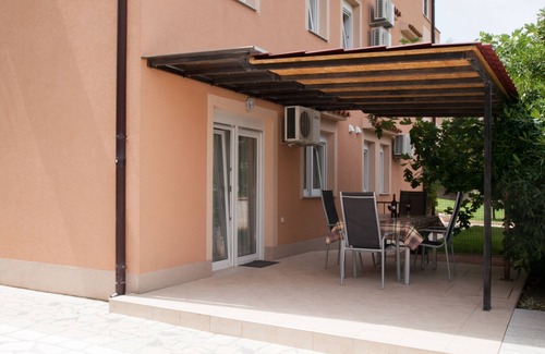 Vinkuran Apartment | One bedroom apartment with terrace Vinkuran, Pula (A-21016-b)