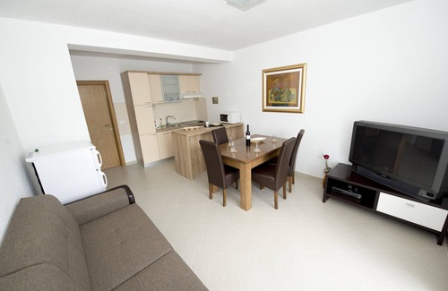 Promajna Apartment | One bedroom apartment with terrace Promajna, Makarska (A-17160-a)
