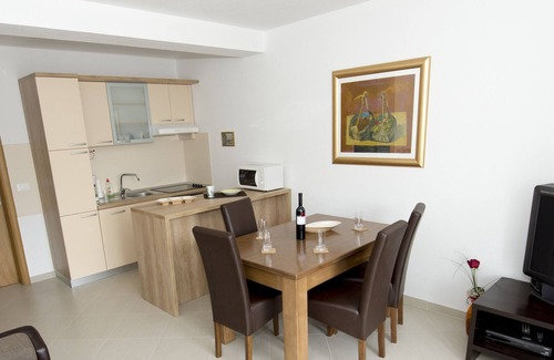 Promajna Apartment | One bedroom apartment with terrace Promajna, Makarska (A-17160-a)