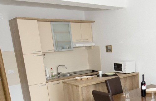 Promajna Apartment | One bedroom apartment with terrace Promajna, Makarska (A-17160-a)