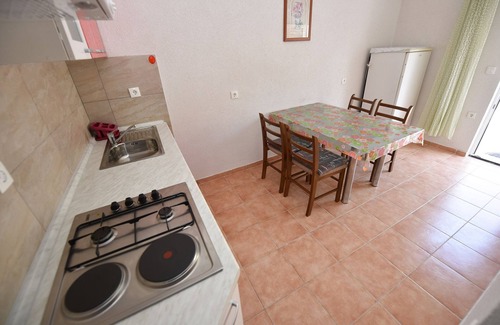 Metajna Apartment | One bedroom apartment near beach Metajna, Pag (A-6522-g)