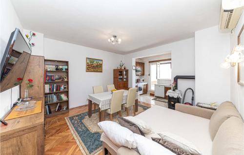 Kastel Kambelovac Apartment | One-Bedroom Apartment In Kastel Kambelovac