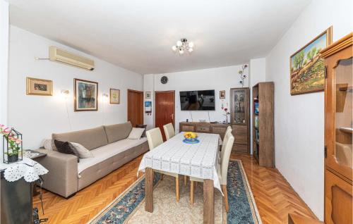 Kastel Kambelovac Apartment | One-Bedroom Apartment In Kastel Kambelovac