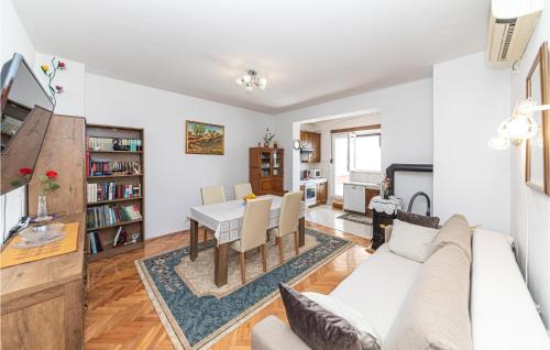 Kastel Kambelovac Apartment | One-Bedroom Apartment In Kastel Kambelovac
