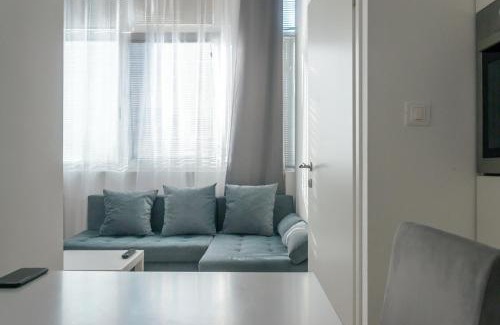 Velji Vinogradi Apartment | One-Bedroom Apartment in the Center of Budva on a Quiet Street 5 Minutes to the Beach
