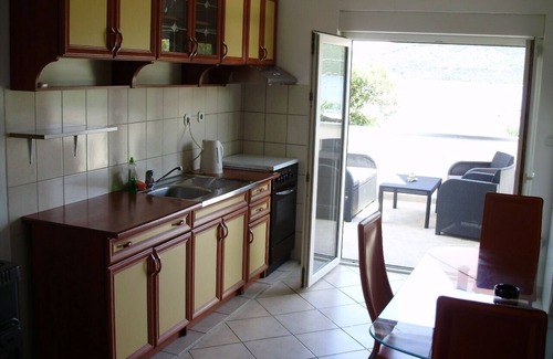 Putnikovic Apartment | One bedroom apartment near beach Kabli, Pelješac (A-12475-a)