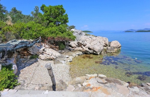 Putnikovic Apartment | One bedroom apartment near beach Kabli, Pelješac (A-12475-a)