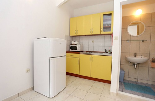 Viganj Apartment | One bedroom apartment near beach Viganj, Pelješac (A-10116-c)