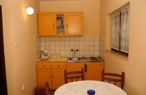Sucuraj Apartment | One bedroom apartment near beach Sućuraj, Hvar (A-4029-a)