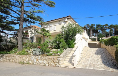 Silo Apartment | One bedroom apartment near beach Šilo, Krk (A-18704-e)