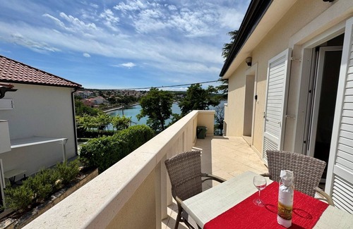 Silo Apartment | One bedroom apartment near beach Šilo, Krk (A-18704-e)