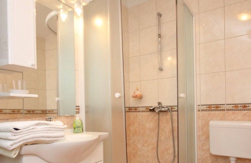 Poljana Apartment | One bedroom apartment near beach Poljana, Ugljan (A-8450-b)