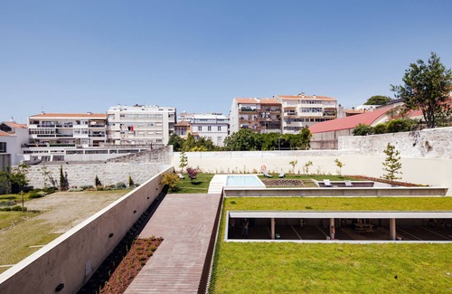 Bonfim Apartment | One Bedroom Apartment with Balcony and Pool View