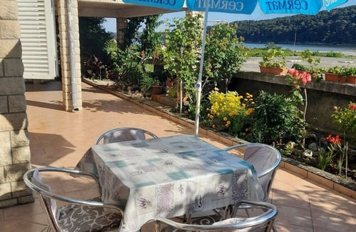 Suha Punta Apartment | One bedroom apartment with terrace and sea view Kampor, Rab (A-4984-b)