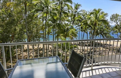 Clifton Beach Apartment | One-Bedroom Beachfront Apartment - Top Floor