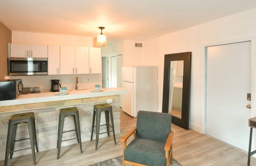 Wynwood Art District Condo | ✨ One Bedroom Chic and Cool - Large (Full Kitchen)