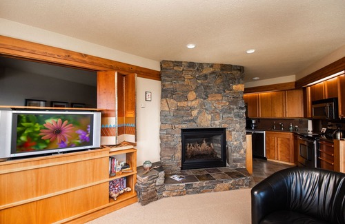 Grand Marais Condo | One bedroom condo with panoramic views of Lake Superior.