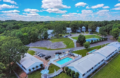 Grand Rivers Condo | One Bedroom Harbor View Condo