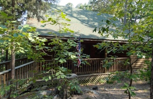 Mount Ida Cottage | One bedroom, one bath log-sided cottage with private hot tub on Lake Ouachita. by RedAwning