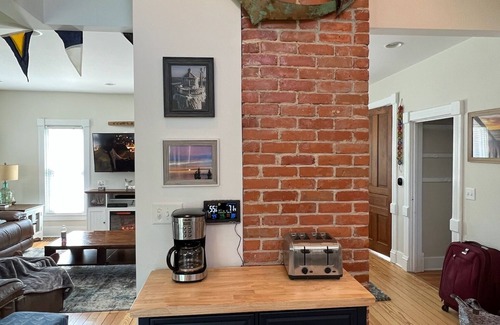 South Haven Cottage | ONE Block From The Beach and Kids' Corner! Walk to Town! Sleeps 10+ Big Backyard
