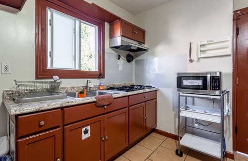 Hillside House | One Bus Stop to NYC-EWR Airport 4BR House+Hot Tub+Free Parking