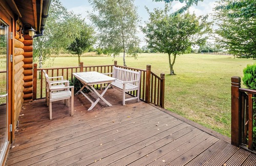 Woodbridge Ski Chalet | One double with en suite shower and one twin.