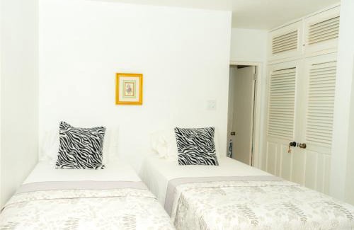 Ocho Rios Apartment | One more night