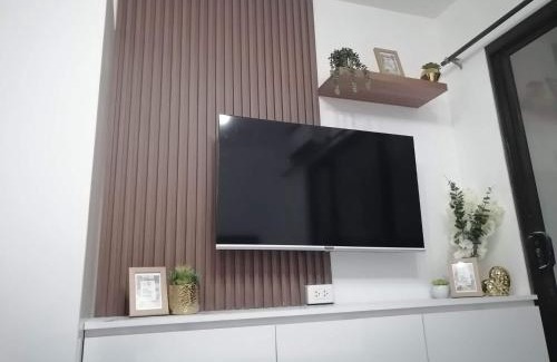 Cebu Apartment | One Oasis Cebu Resort Condominium Mabolo Cebu studio Smart TV, Wifi