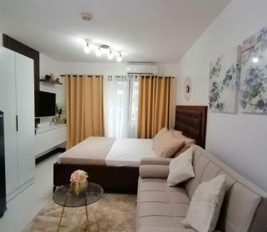 Cebu Apartment | One Oasis Cebu Resort Condominium Mabolo Cebu studio Smart TV, Wifi