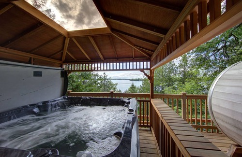 Trent Lakes Cottage | One of a kind, super spacious cottage easily accommodates up to 4 families !