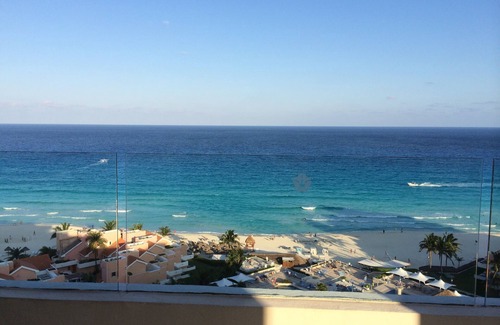 Zona Hotelera Resort | One of only two presidential suites in the resort