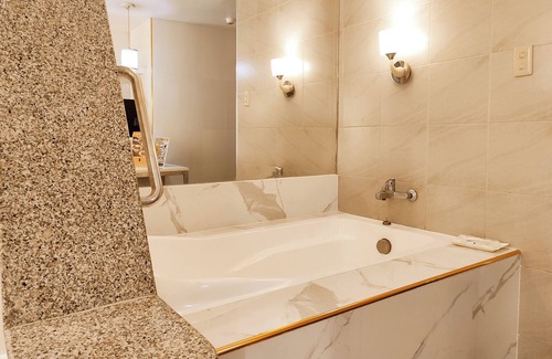 General Trias Hotel | One Serenata Hotel Bacao