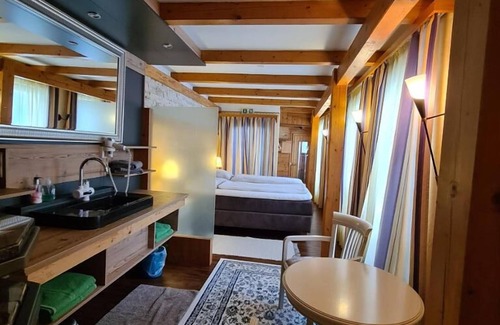 Schwarzenbach an der Pielach Apartment | Open-plan vacation home with balcony