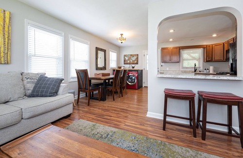 Hikes Point House | Open 4BR/2BA Sleeps 8 Huge Kitchen, Covered Deck & Easy Highway Access
