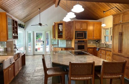 Newberg House | Open Air Therapy In The Heart Of Wine Country - 3 bedroom, sleeps 12