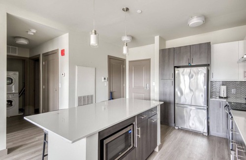 Burlington Apartment | Open Burlington 1BR w/Gym & W/D, nr Dining & Shops, by Blueground
