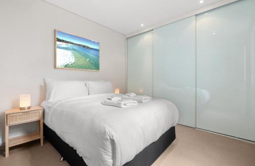 Bondi Beach Apartment | Open-Plan 2BR Unit with Parking in Prime Bondi Beach