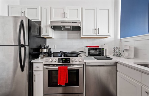 Central Business District Apartment | Open space lux studio near EWR - 1 min walk to Prudentialn