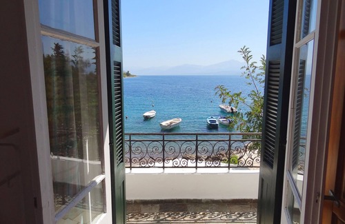 Marathias House | Open your front door on the beach, from a traditional renovated fisherman's home