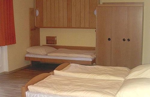 Wachenheim an der Weinstrasse Bed & Breakfast | Oppauer Haus - 102 Vierbettzimmer, Dusche, WC