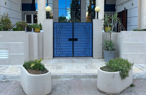 Borj Louzir Apartment | Opposite the children's play park, 8 km from the airport and 5 minutes from La Marsa.
