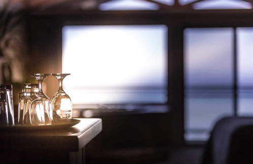 Shelter Cove Hotel | Orca Whale Oceanview Spa and Sauna Penthouse Suite