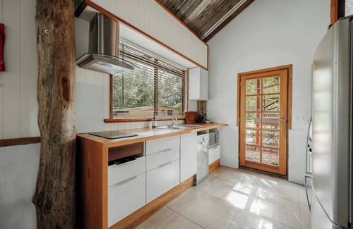 Yallingup Siding House | Orchard Cottage - Country Escape