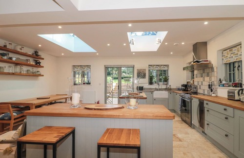 Sherborne Cottage | ORCHARD COTTAGE, family friendly, with open fire in Yetminster