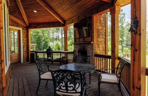 Thomasville House | Orchard Pines - 4 Bed, 3.5 Bath Private Thomasville Retreat on Pond + Kayaks