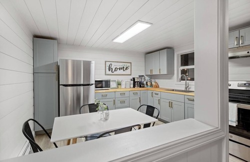 Spenard Condo | Oregon downstairs · Nice ground level Home Near Airport & Free Parking